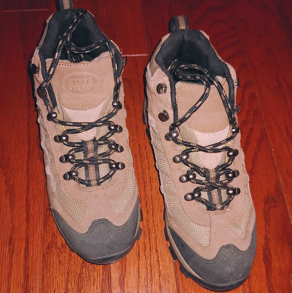 State Street hiking boots. Tan Men's Size 8 EUC